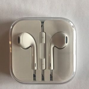 Authentic and new apple head phones. Never used!